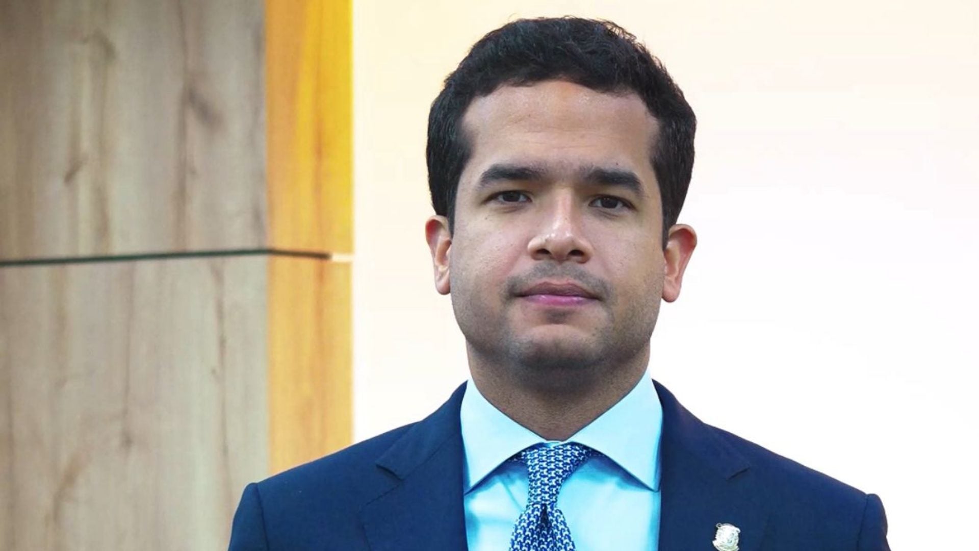 “la-ciudadania-paga-los-platos-rotos”:-omar-fernandez-sobre-apagon-en-rd