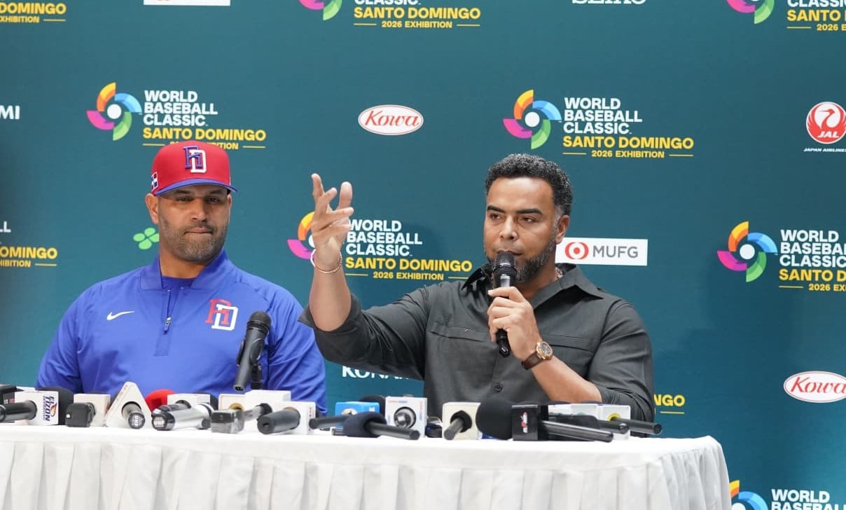 junior-lake-se-monta-en-el-barco-de-rd-para-el-clasico-mundial-de-beisbol