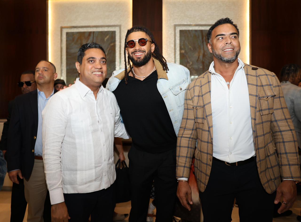 ministro-de-deportes,-kelvin-cruz,-encabeza-bienvenida-al-equipo-dominicano-del-clasico