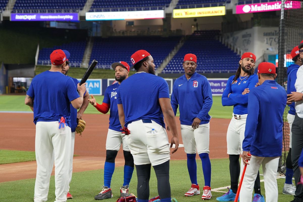 equipo-dominicano-ya-esta-en-el-pais-para-juegos-de-preparacion-y-practicara-esta-tarde-en-el-quisqueya