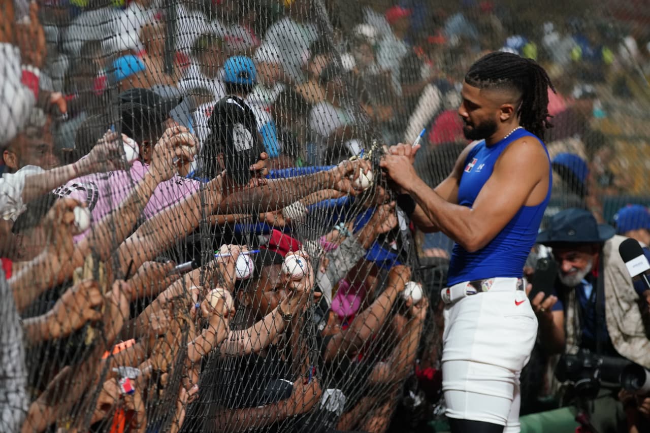tatis-jr.-se-roba-los-aplausos-de-los-ninos-en-quisqueya