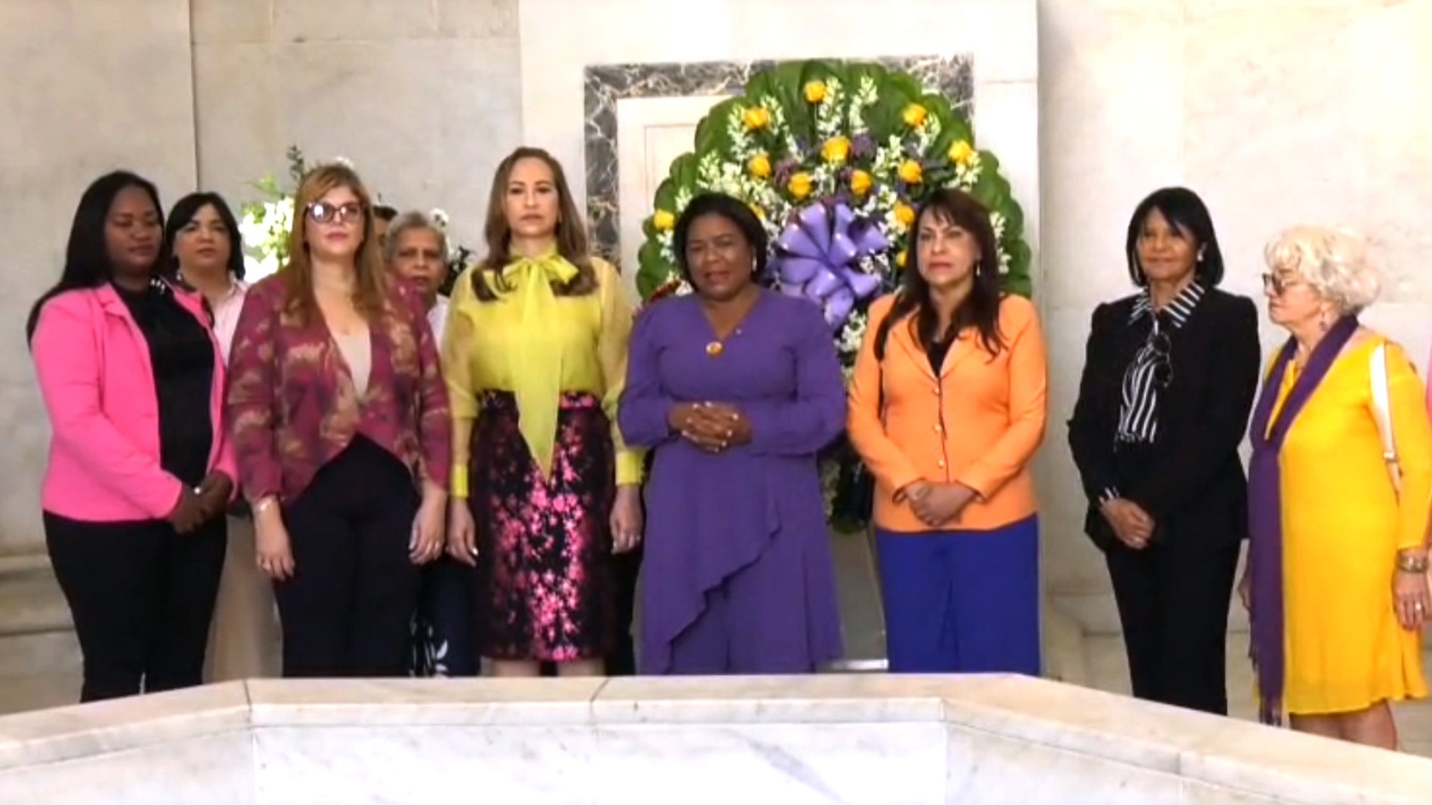 pld-realiza-ofrenda-floral-en-el-altar-de-la-patria-por-el-dia-internacional-de-la-mujer