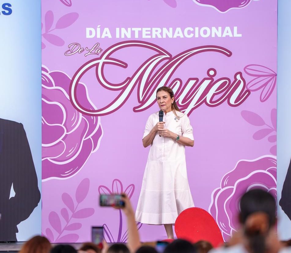 mujeres-lideres-respaldan-a-carolina-en-actividad-por-el-dia-de-la-mujer