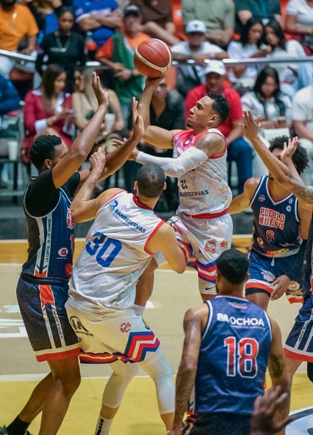 sameji-resiste-la-embestida-de-pueblo-nuevo-y-da-primero-en-la-final-del-tbs-santiago