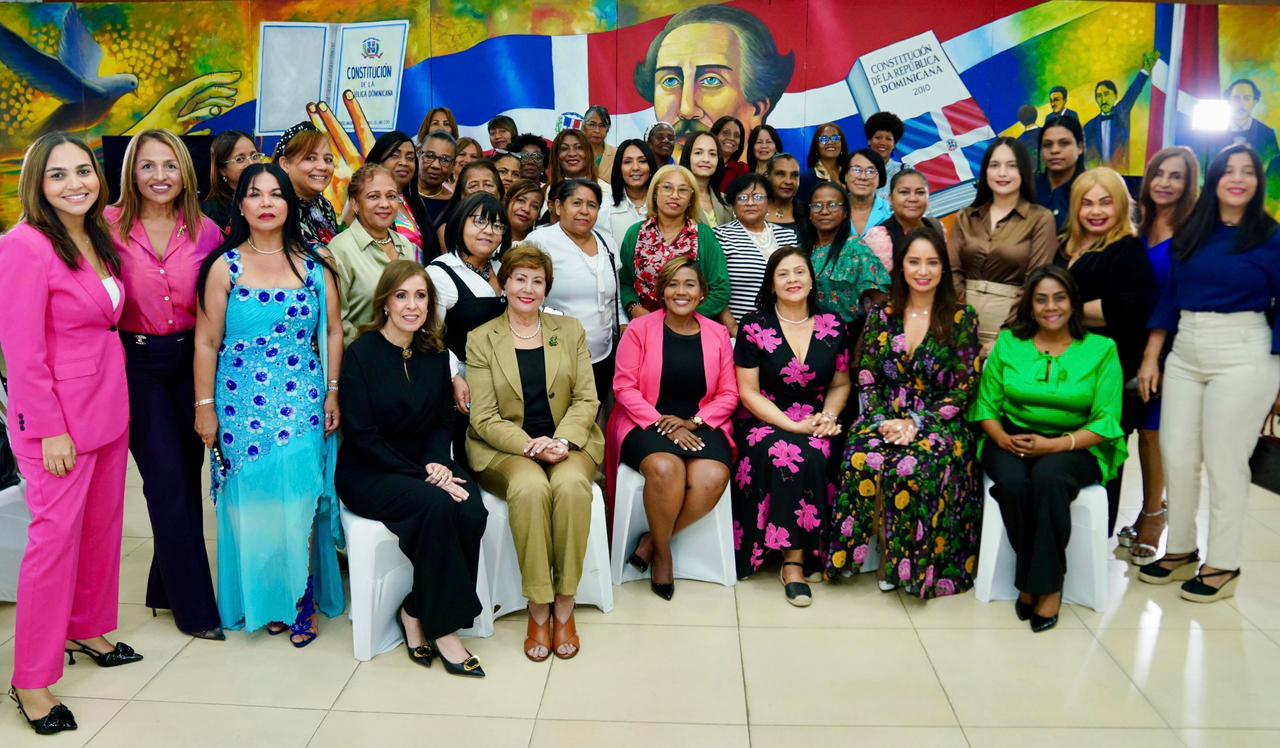 fuerza-del-pueblo-impulsa-formacion-para-fortalecer-liderazgo-femenino