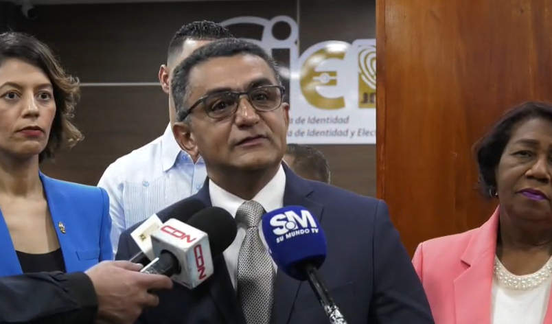 vicepresidente-del-parlacen-destaca-medidas-de-seguridad-de-la-nueva-cedula-dominicana