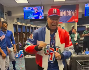 juan-marichal-baila-dembow-tras-clasificacion-de-rd-a-segunda-ronda-del-clasico-mundial