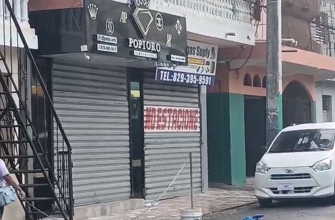 policia-nacional-persigue-a-individuos-que-robaron-en-joyeria-de-cristo-rey