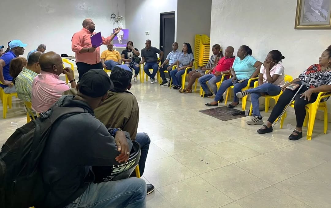 pld-se-reune-con-junta-de-vecinos-y-asociacion-de-amas-de-casa-en-el-distrito-nacional