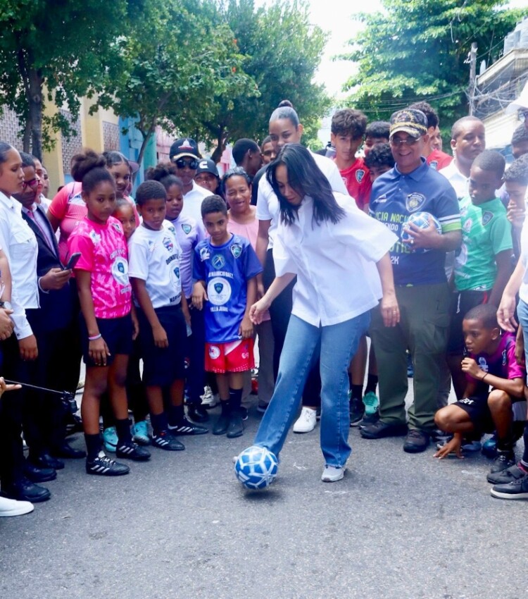 policia-nacional-llevara-futbol-a-barrios-del-dn