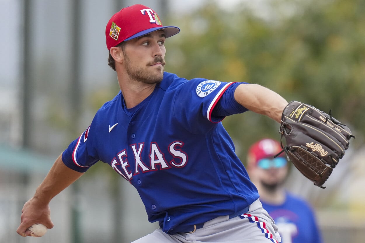 novato-de-los-rangers-recibe-sorpresiva-noticia-en-pleno-monticulo-¿que-fue?
