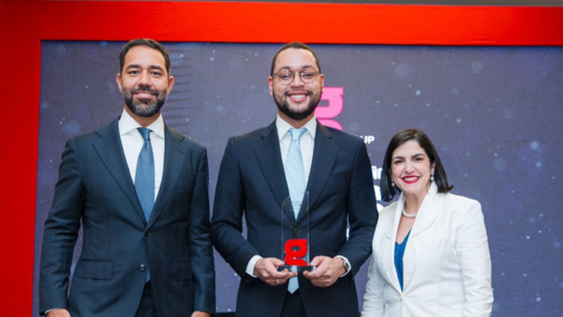 reconocen-a-periodista-de-telemicro-en-premio-joven-del-ano-2026