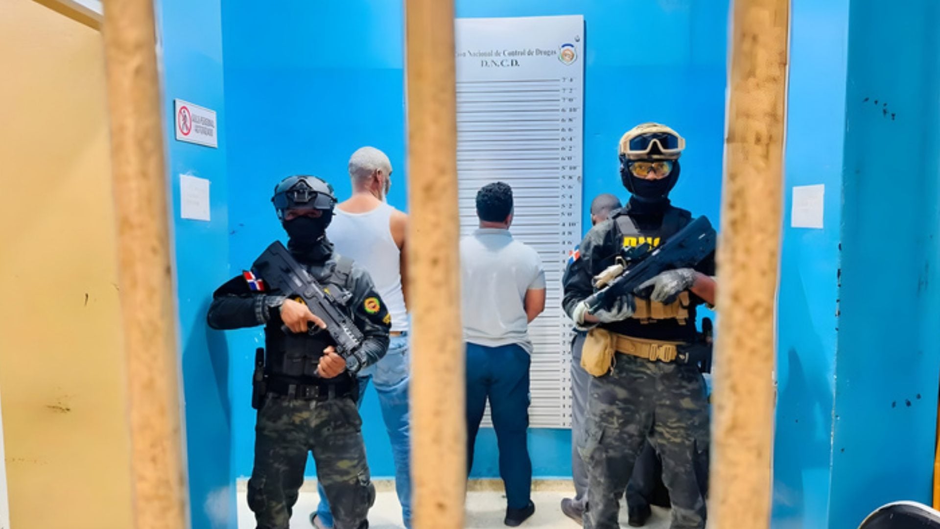 video:-arrestan-cuatro-hombres-y-decomisan-180-paquetes-de-presunta-cocaina-en-el-aila