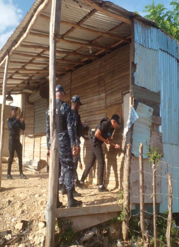 policia-destruye-puntos-de-drogas-en-la-zona-este-“con-mandarria-y-sierra-electrica”