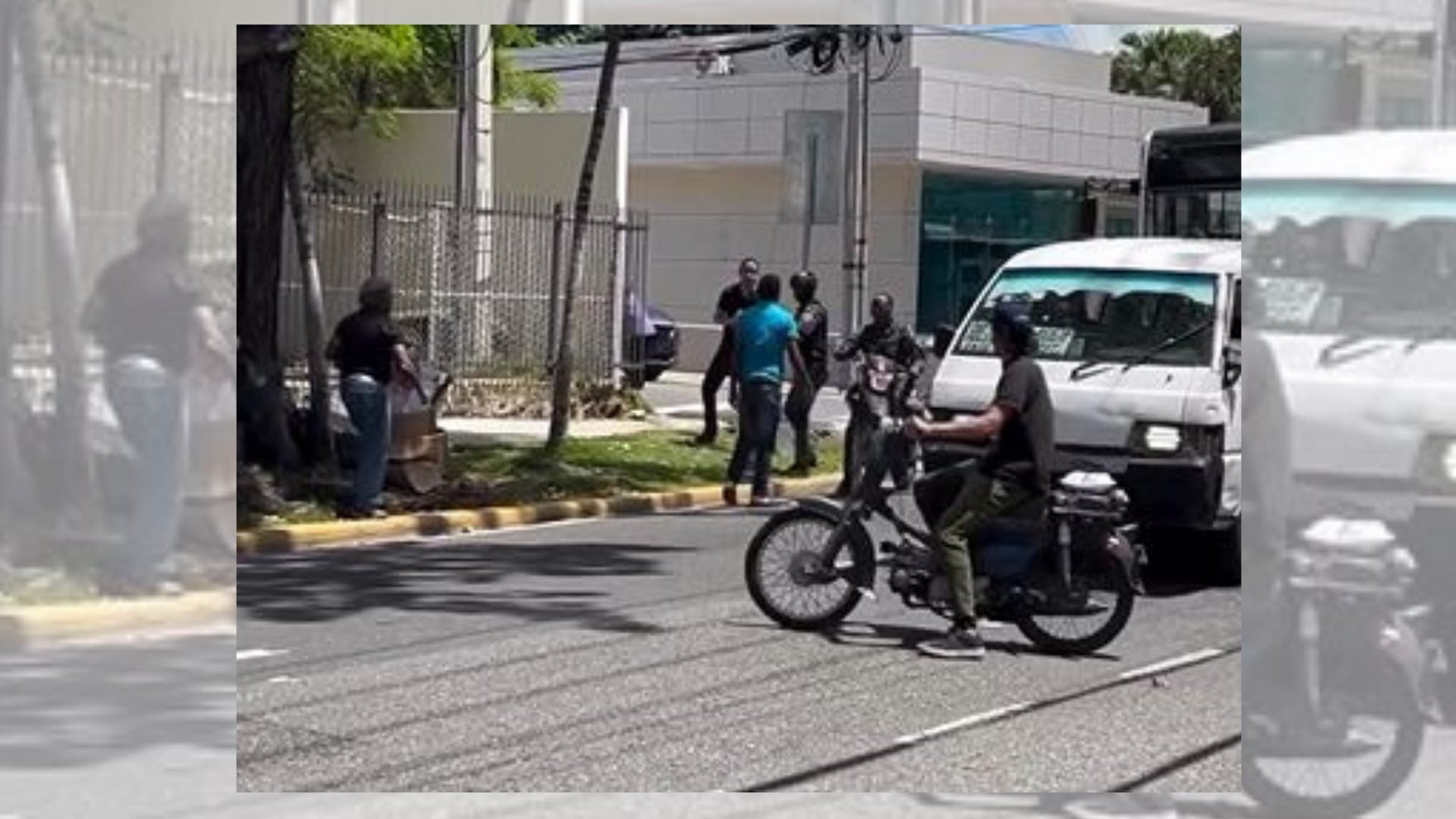 ¡a-punos-limpios!-roce-vehicular-termina-en-pelea-en-avenida-bolivar