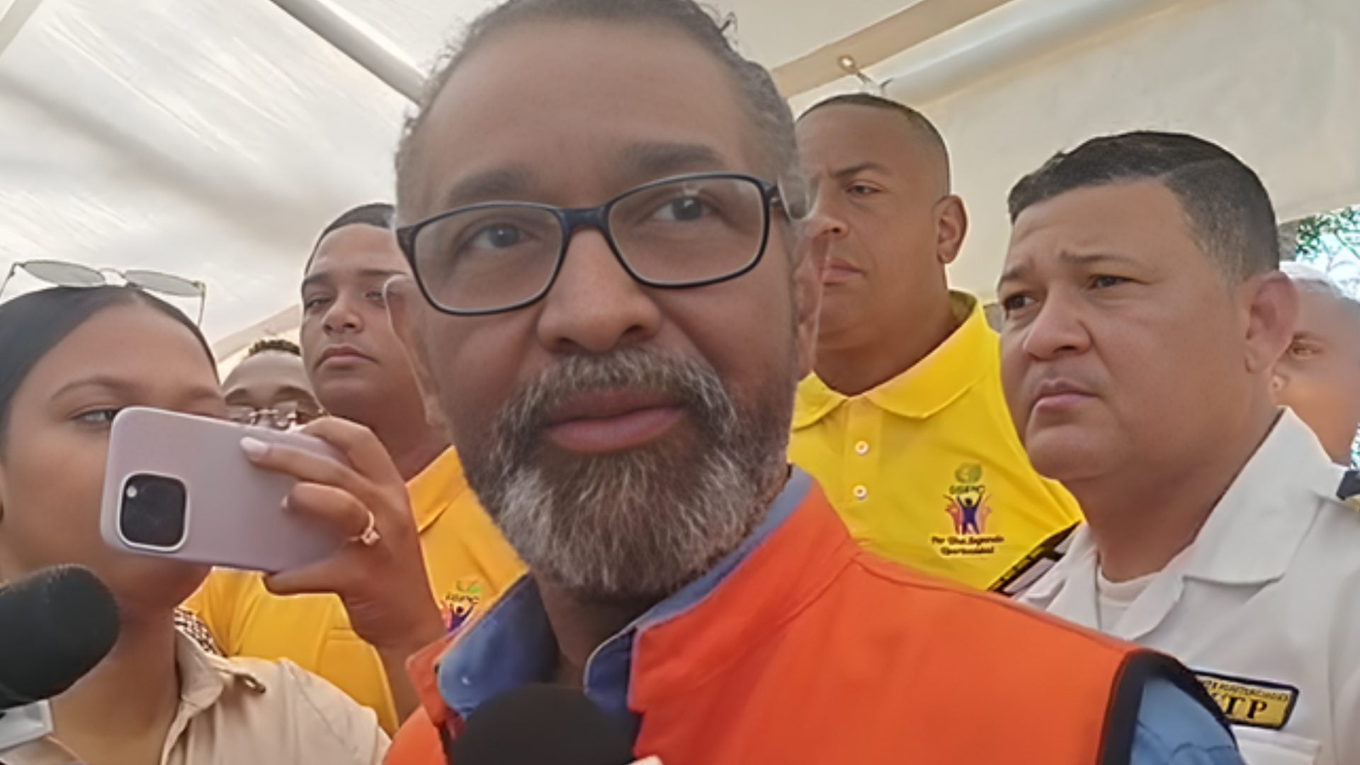 video:-privados-de-libertad-se-integran-a-las-labores-de-socorro-de-la-defensa-civil