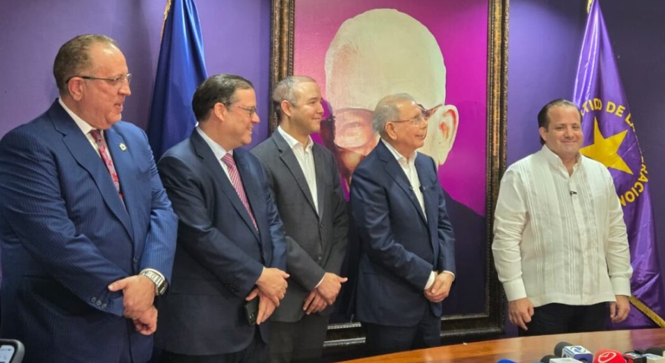 gobierno-expone-a-danilo-medina-el-impacto-economico-por-conflicto-en-oriente-medio