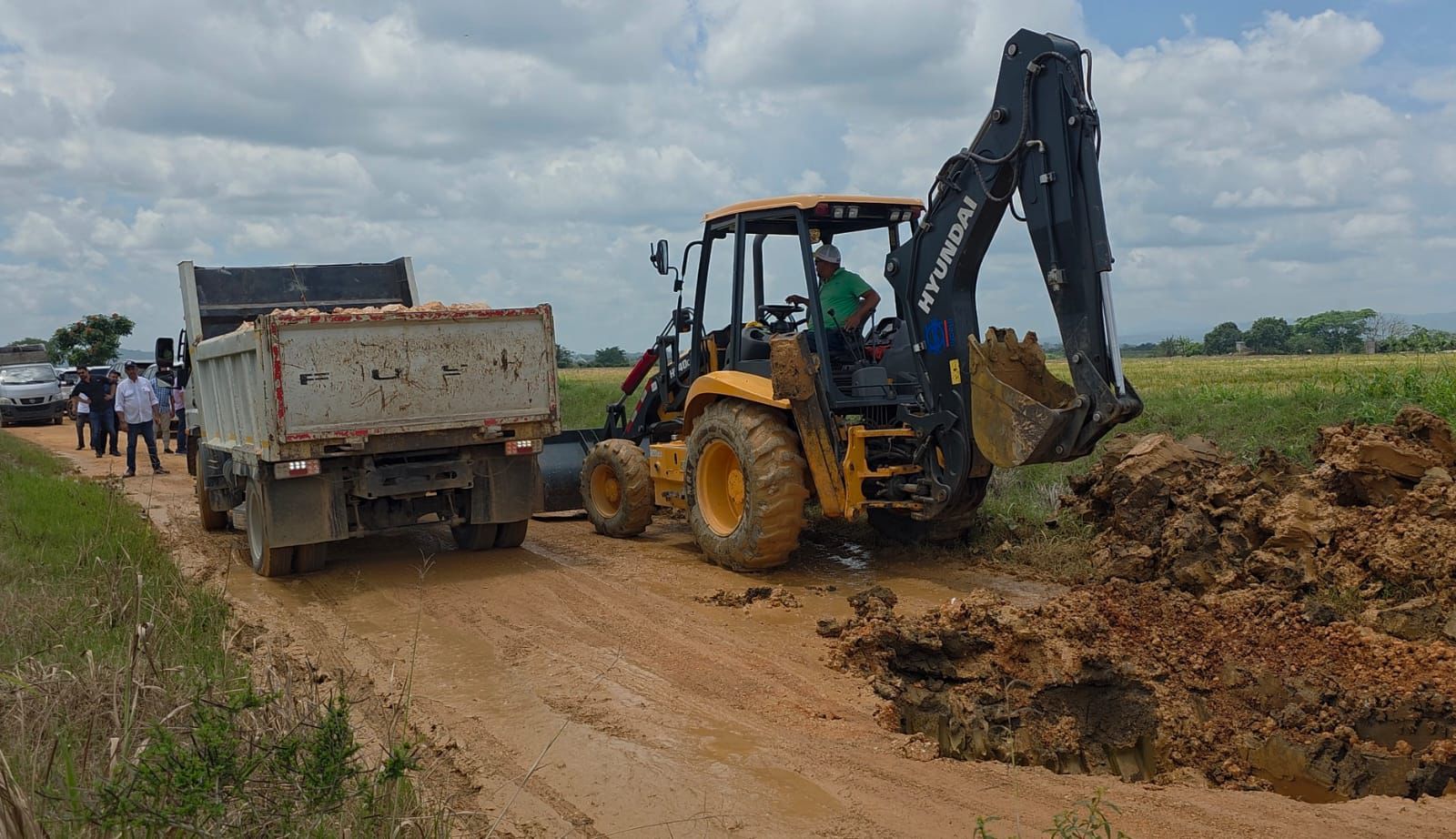 intervienen-caminos-rurales-en-zona-agricola-del-bajo-yuna