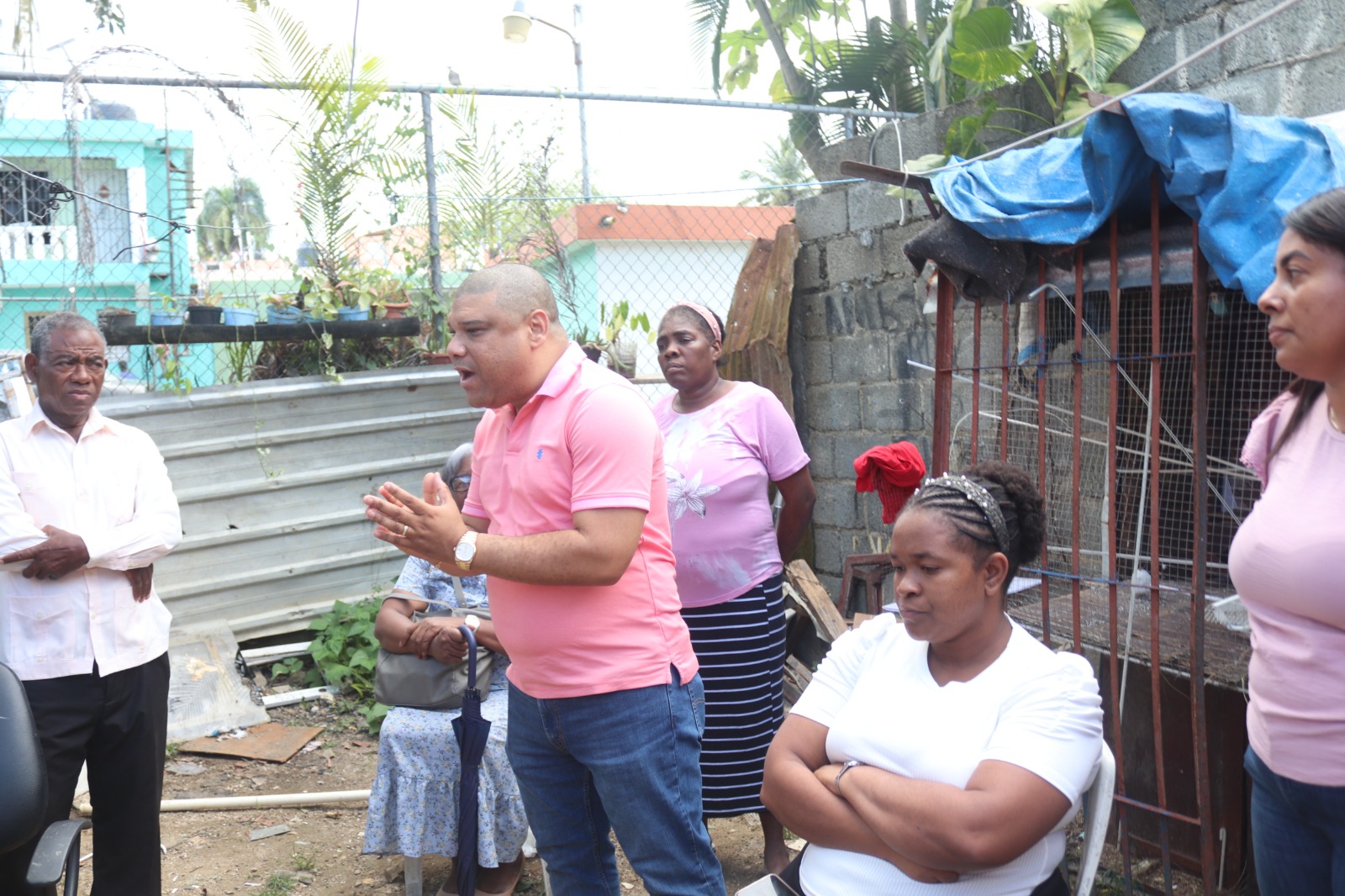 diputado-ramon-raposo-realiza-amplio-recorrido-por-comunidades-de-villa-mella-en-sdn