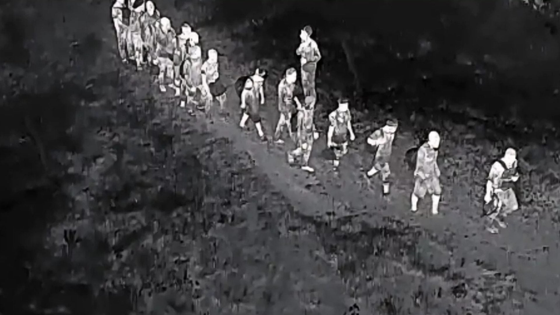video:-con-unidad-de-drones,-detienen-28-haitianos-ilegales-en-dajabon