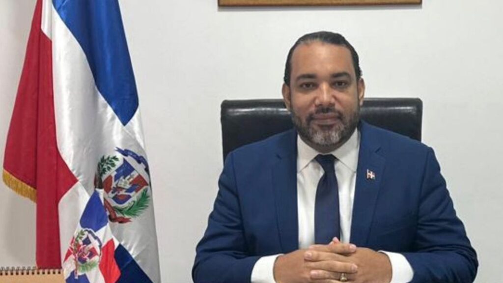 consul-dominicano-en-sevilla-respalda-reformas-al-sistema-consular-impulsadas-por-el-presidente-abinader