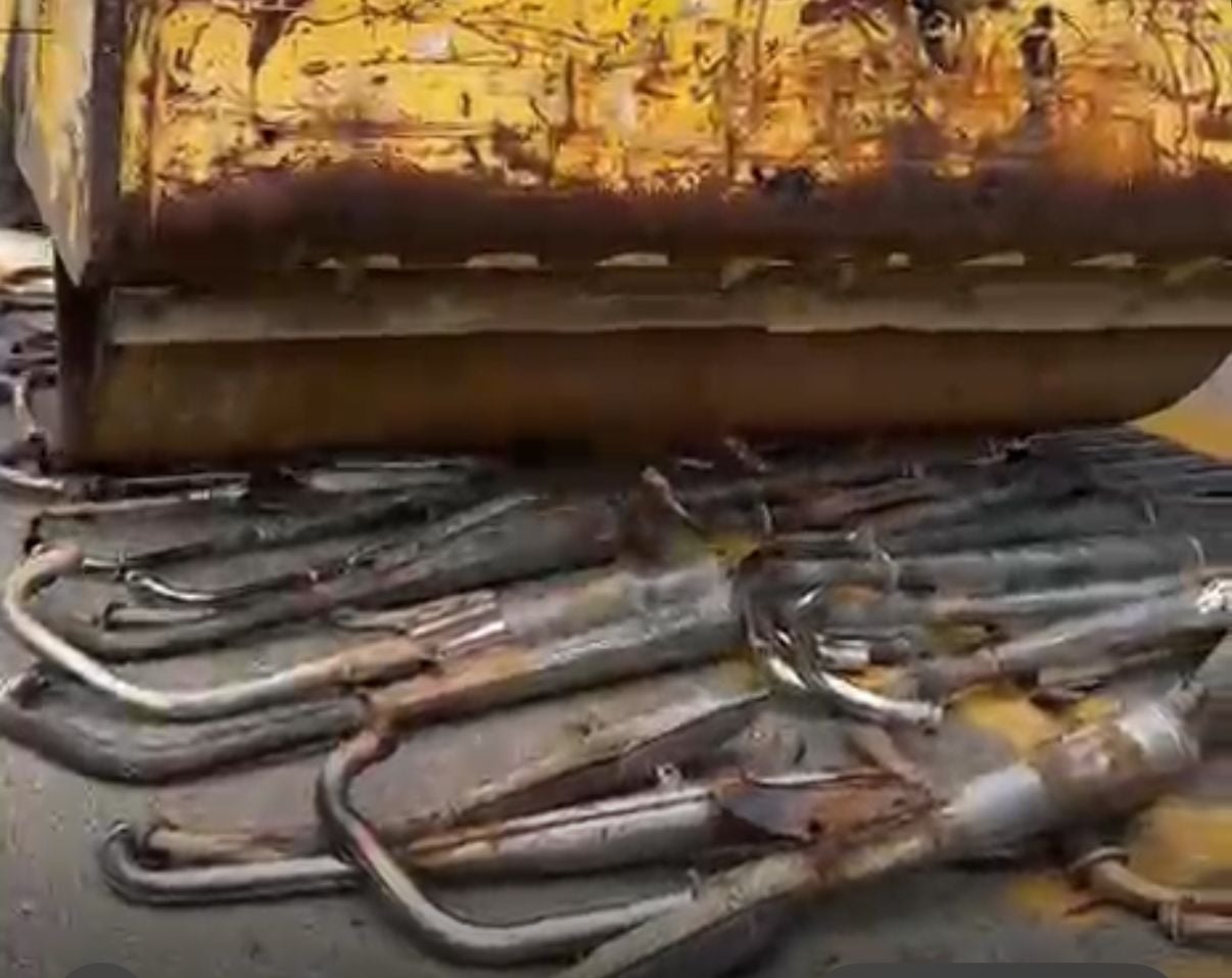 video:-¡se-acabo-el-escandalo!-aplastan-mofles-y-confiscan-bocinas-en-operativo-en-la-vega