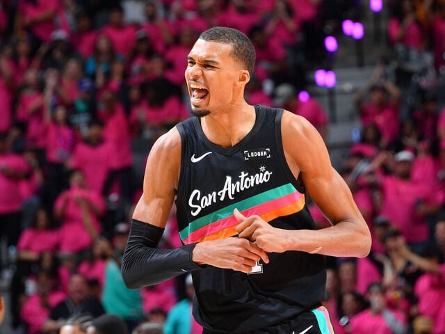 wembanyama-debuta-con-gran-actuacion-en-playoffs-en-triunfo-de-spurs