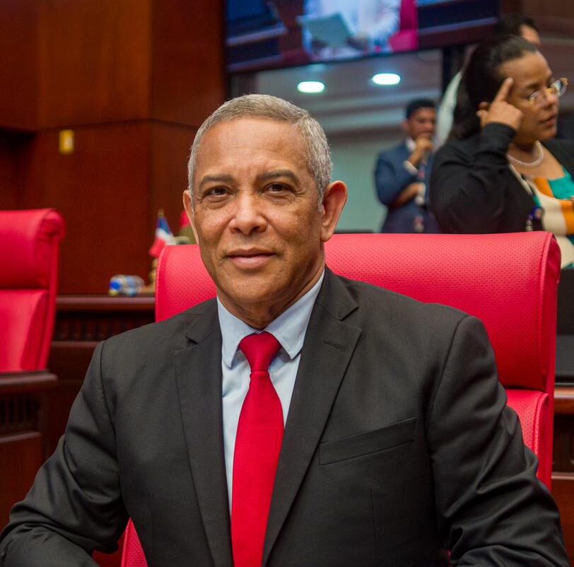 franklin-romero-figura-entre-los-senadores-mejor-valorados-segun-firma-encuestadora-sondeos