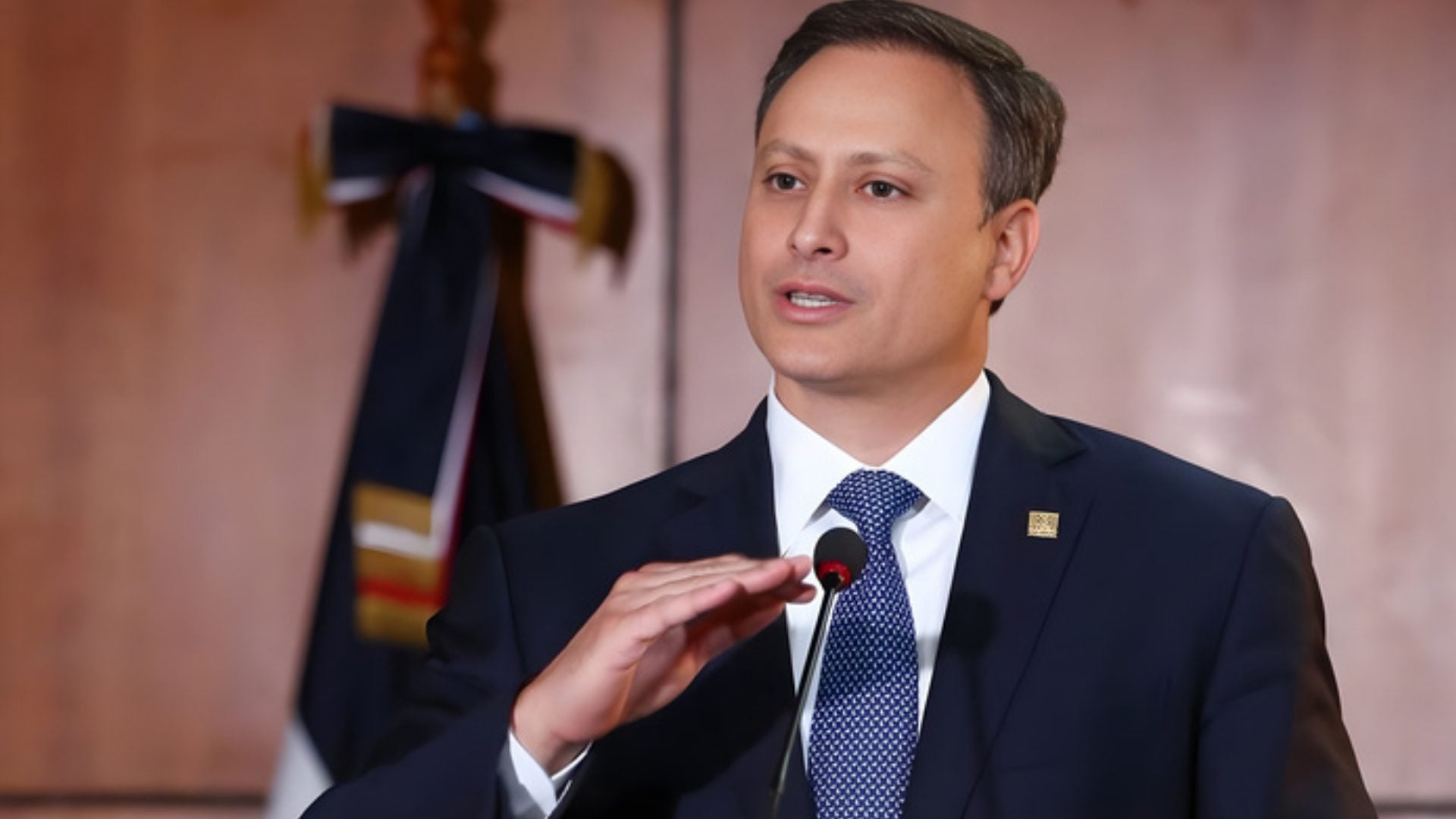 autorizan-salida-temporal-del-pais-a-jean-alain-rodriguez-por-motivos-de-salud
