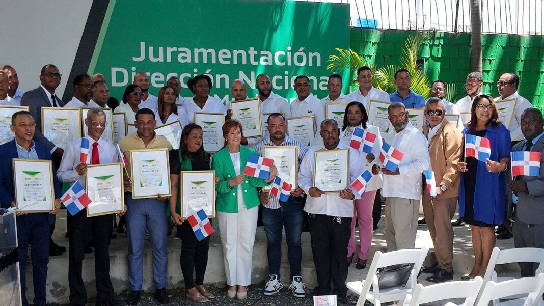 fuerza-del-pueblo-juramenta-direccion-de-fuerza-magisterial-a-nivel-nacional