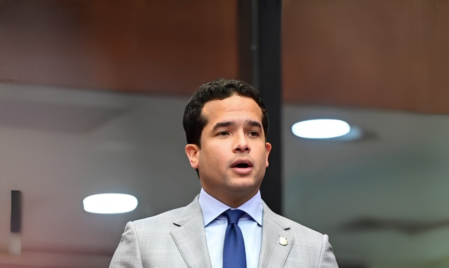 omar-fernandez-invita-al-primer-congreso-internacional-de-geopolitica