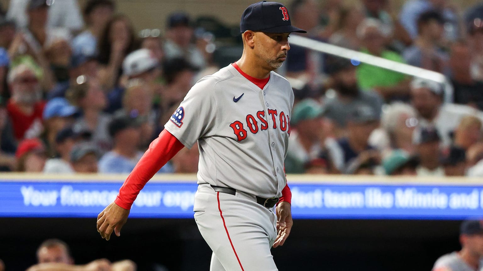 crisis-en-los-medias-rojas:-rescinden-contratos-del-dirigente-alex-cora-y-parte-del-staff