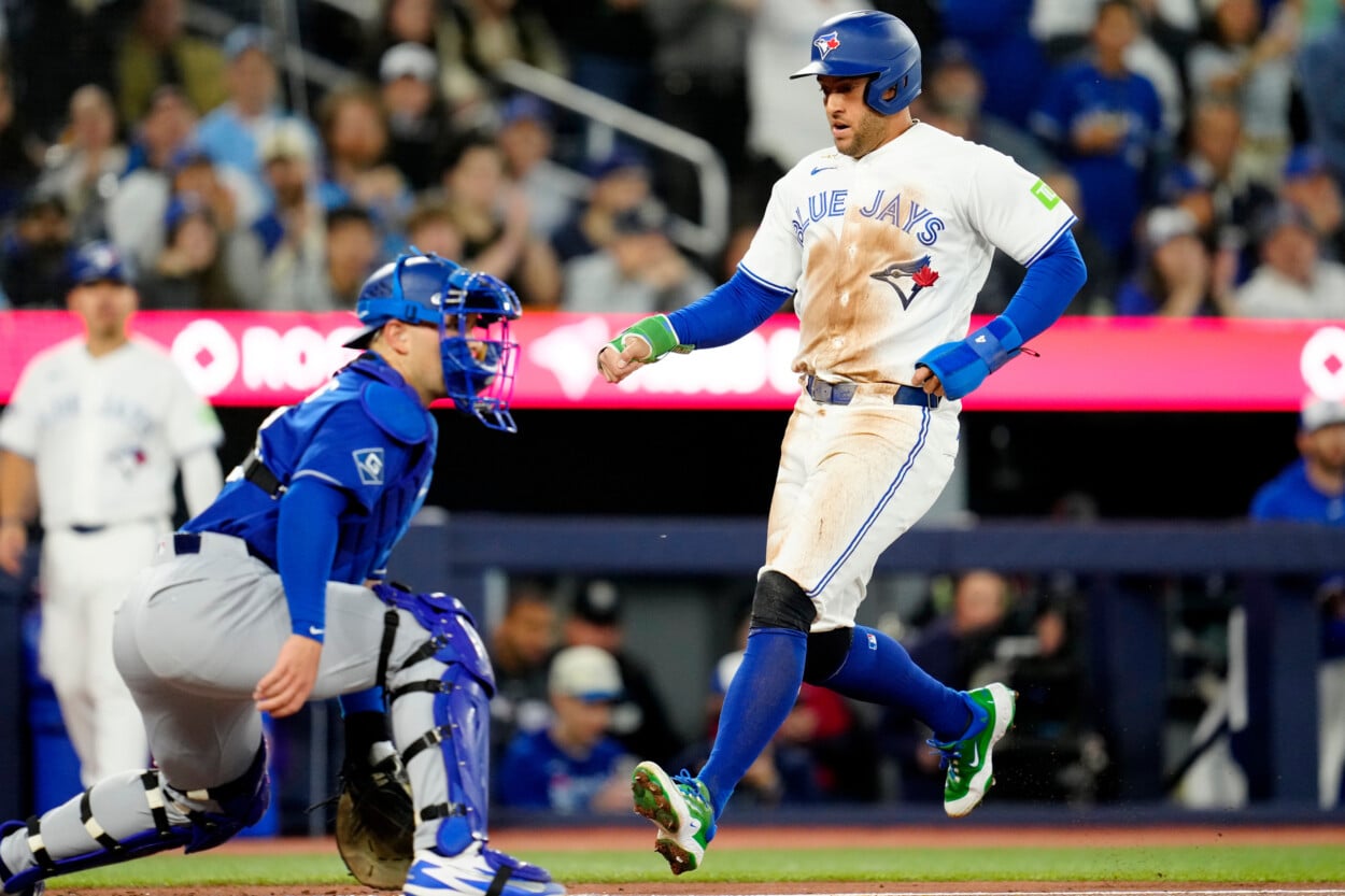 regresa-springer-y-azulejos-designan-para-asignacion-a-eloy-jimenez