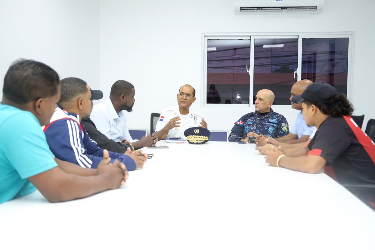 policia-nacional-respalda-torneo-de-baloncesto-sub-20-con-150-clubes-en-el-gran-santo-domingo