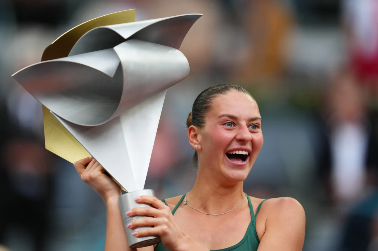 marta-kostyuk-levanta-el-cetro-en-el-abierto-de-madrid