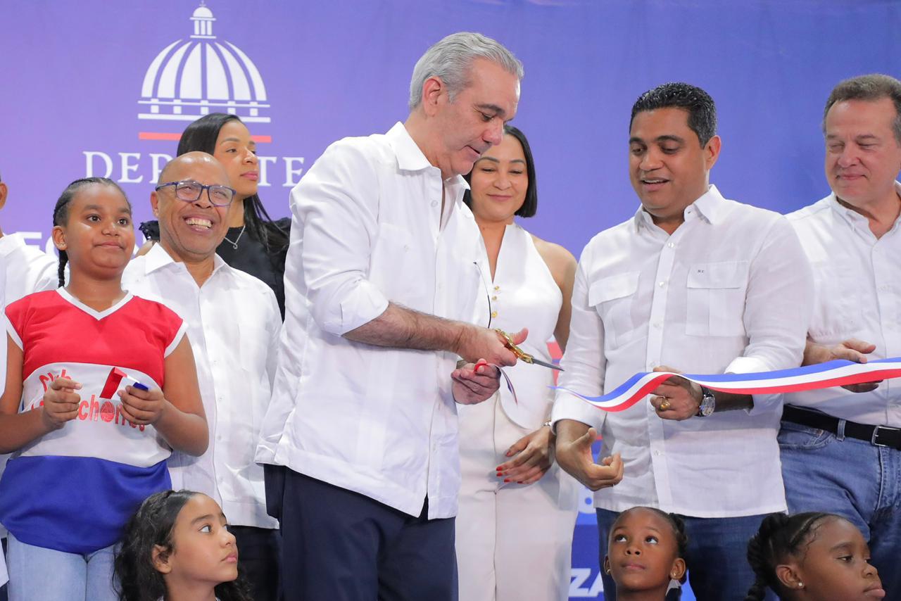 con-inversion-de-rd$54-millones,-gobierno-remoza-historico-club-los-cachorros-de-cristo-rey