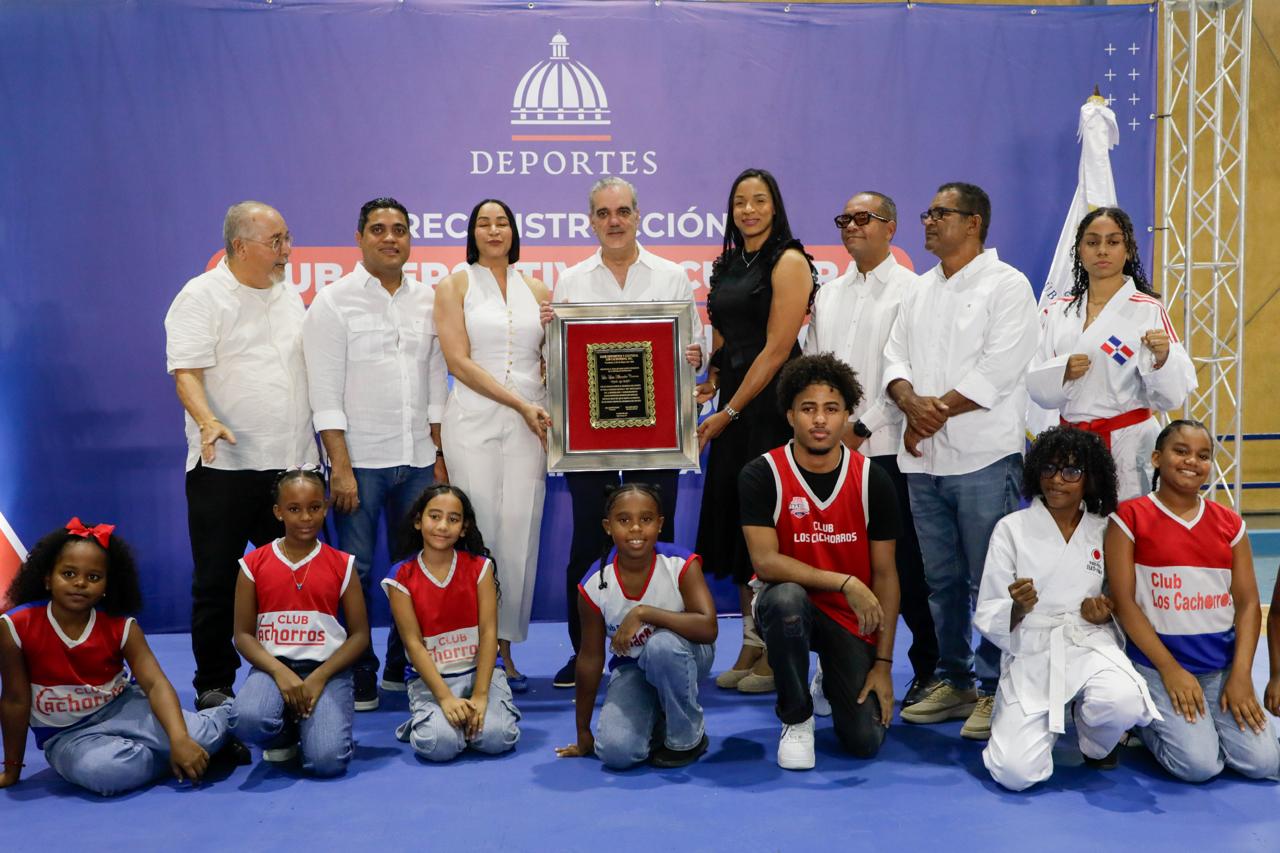 presidente-abinader-entrega-remodelado-club-los-cachorros-de-cristo-rey-con-una-inversion-superior-a-rd$54-millones