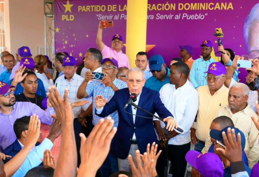 danilo-medina-juramentara-nuevos-miembros-del-pld-en-asamblea-en-sanchez-ramirez