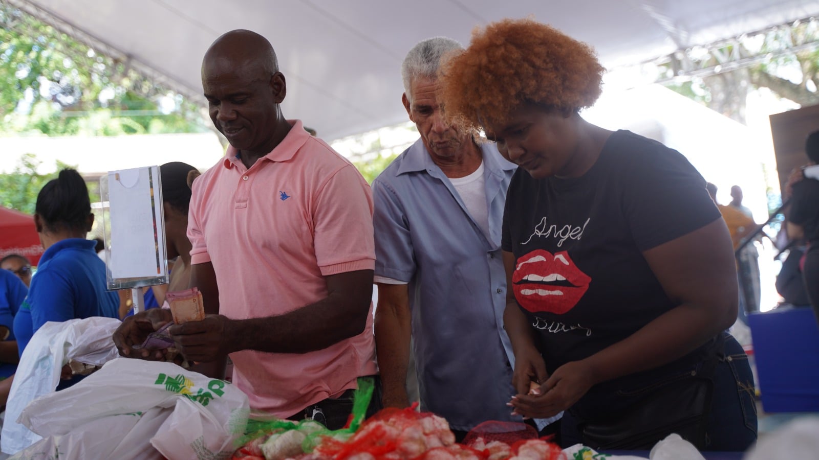 inespre-inicia-feria-por-el-dia-de-las-madres-con-alta-asistencia-en-cristo-rey
