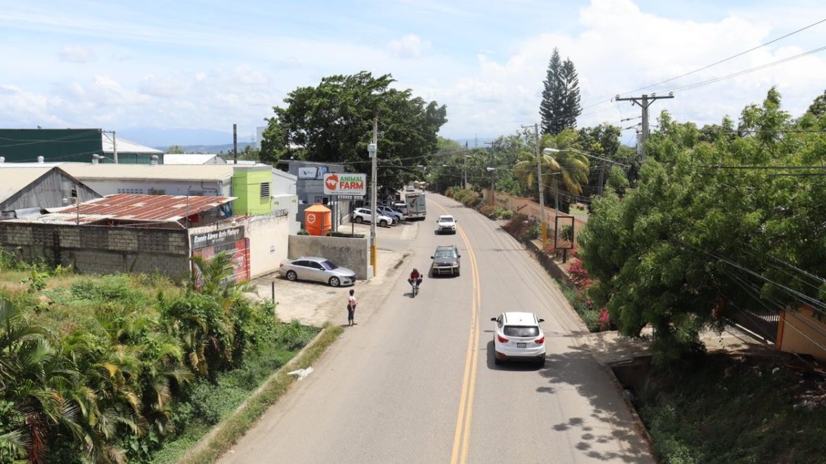 recorren-carretera-ramon-caceres-para-iniciar-estudios-de-ampliacion-a-cuatro-carriles