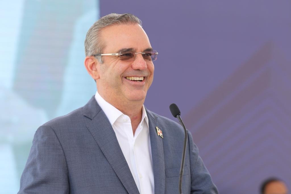 reportaje-abinader:-pasados-gobiernos-no-importatizaban-construccion-acueductos-porque-son-obras-que-no-se-ven