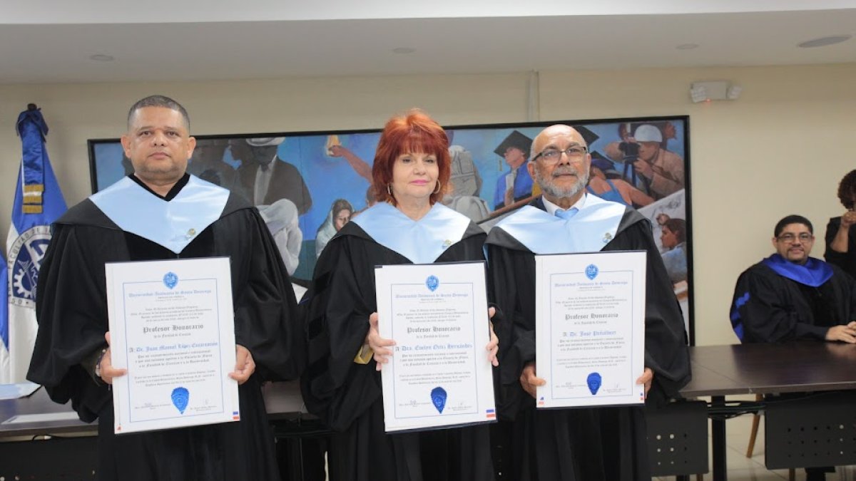 la-uasd-exalta-academicos-a-profesores-honorarios