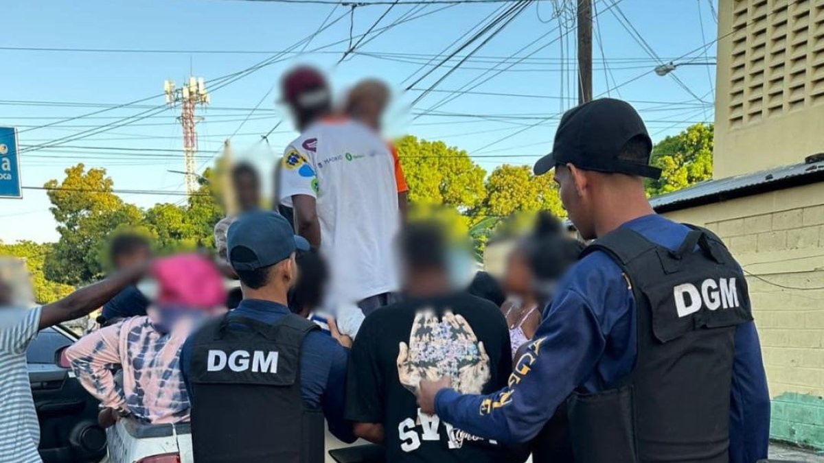 rd-intensifica-control-migratorio:-2,826-deportados-y-2,696-detenidos-en-tres-dias