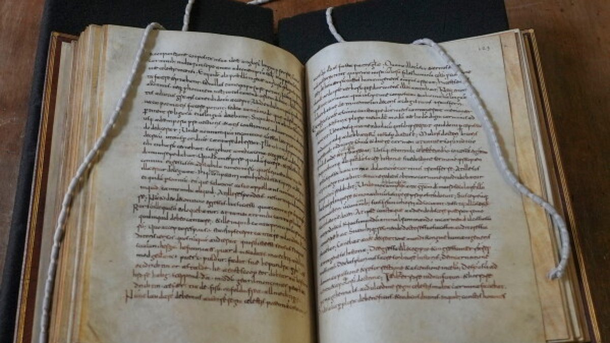 investigadores-en-irlanda-hallan-en-roma-libro-medieval-con-el-poema-ingles-mas-antiguo