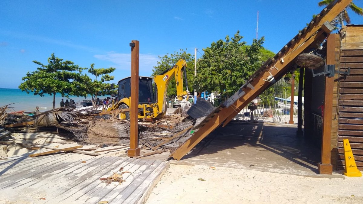 demuelen-restaurante-el-navio-en-pedernales-pese-a-proceso-judicial-en-curso