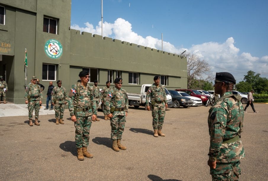 ejercito-recorre-la-frontera-y-anuncia-reinauguracion-de-destacamentos-en-hatillo-palma-y-manga