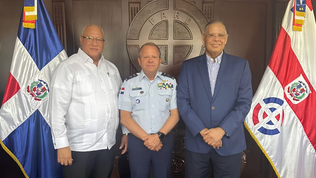 gomez-diaz-visita-al-comandante-general-de-la-fuerza-aerea-de-republica-dominicana