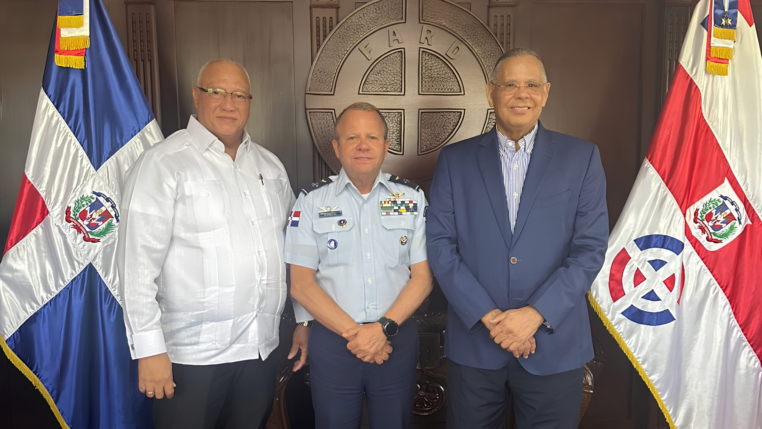 gomez-diaz-visita-al-comandante-general-de-la-fuerza-aerea-de-republica-dominicana