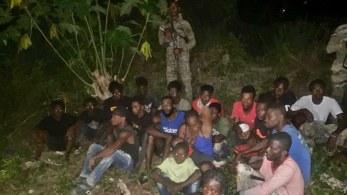 ejercito-detiene-23-haitianos-indocumentados-en-guayubin