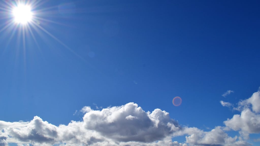 cielo-soleado-y-grisaceo-con-algunas-lluvias-aisladas-para-este-dia-de-las-madres